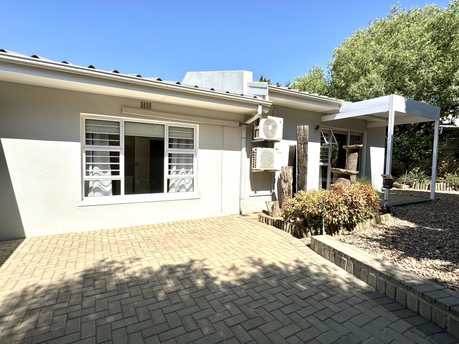 4 Bedroom Property for Sale in Panorama Western Cape